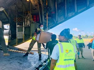 Kiribati Unloading.3